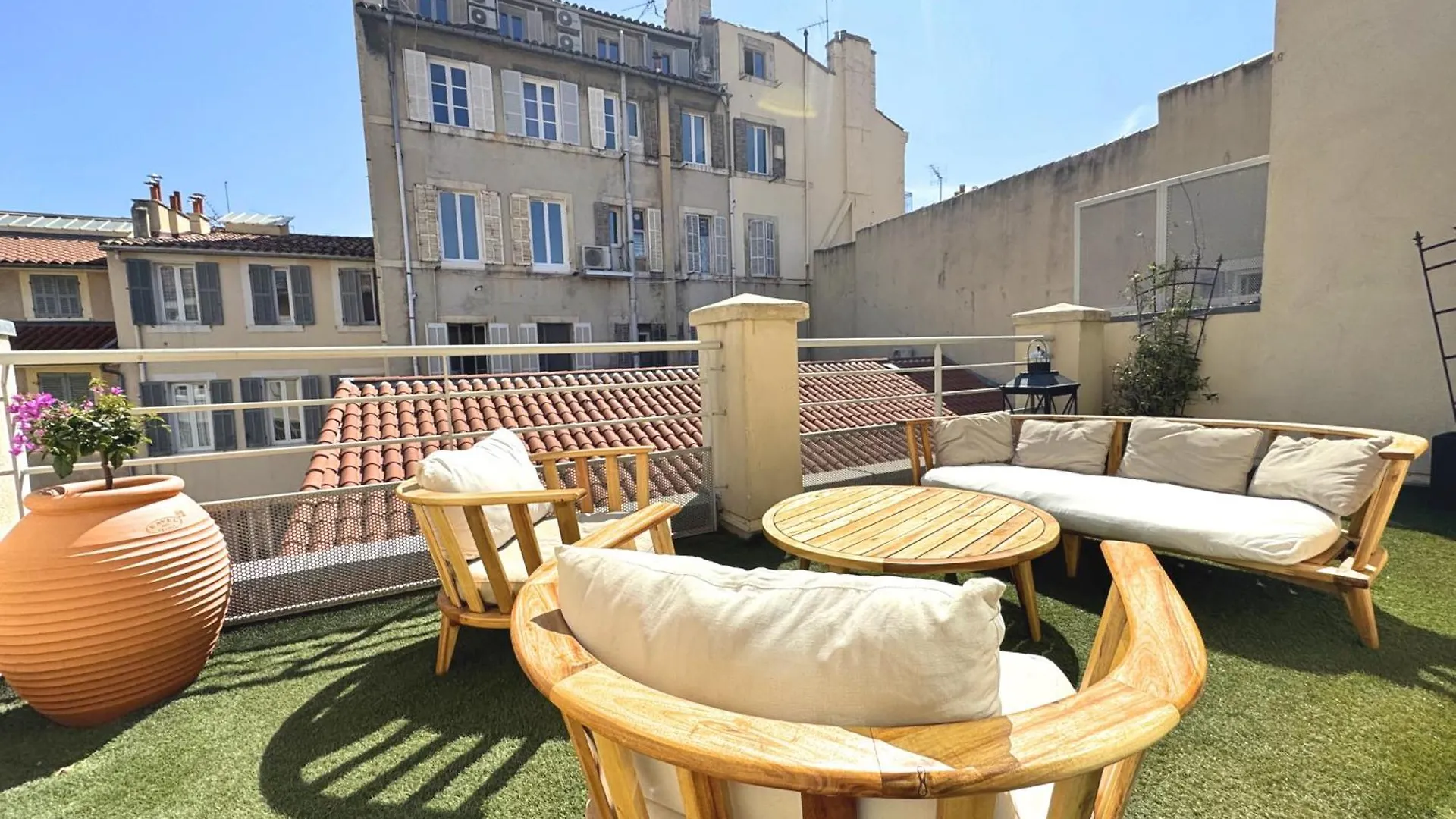 **** Aparthotel Les Appartements Du Vieux Port Marseille France