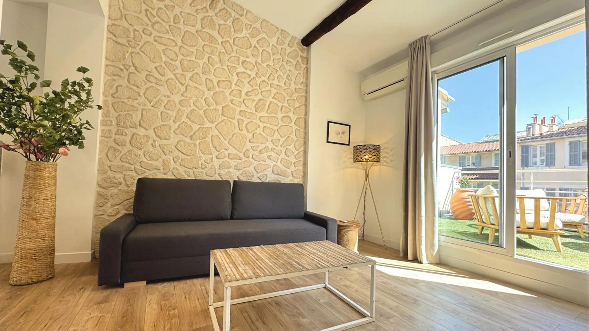 **** Aparthotel Les Appartements Du Vieux Port Marseille France